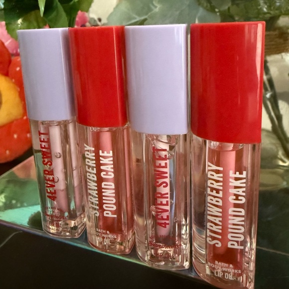🆕❣️ BATH & BODY WORKS LIMITED EDITION 4-PIECE LIP OIL SET. NEW FULL SIZE. SEALED - Picture 2 of 4